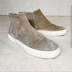 Vince Rhys Go Rain Suede in Wood color